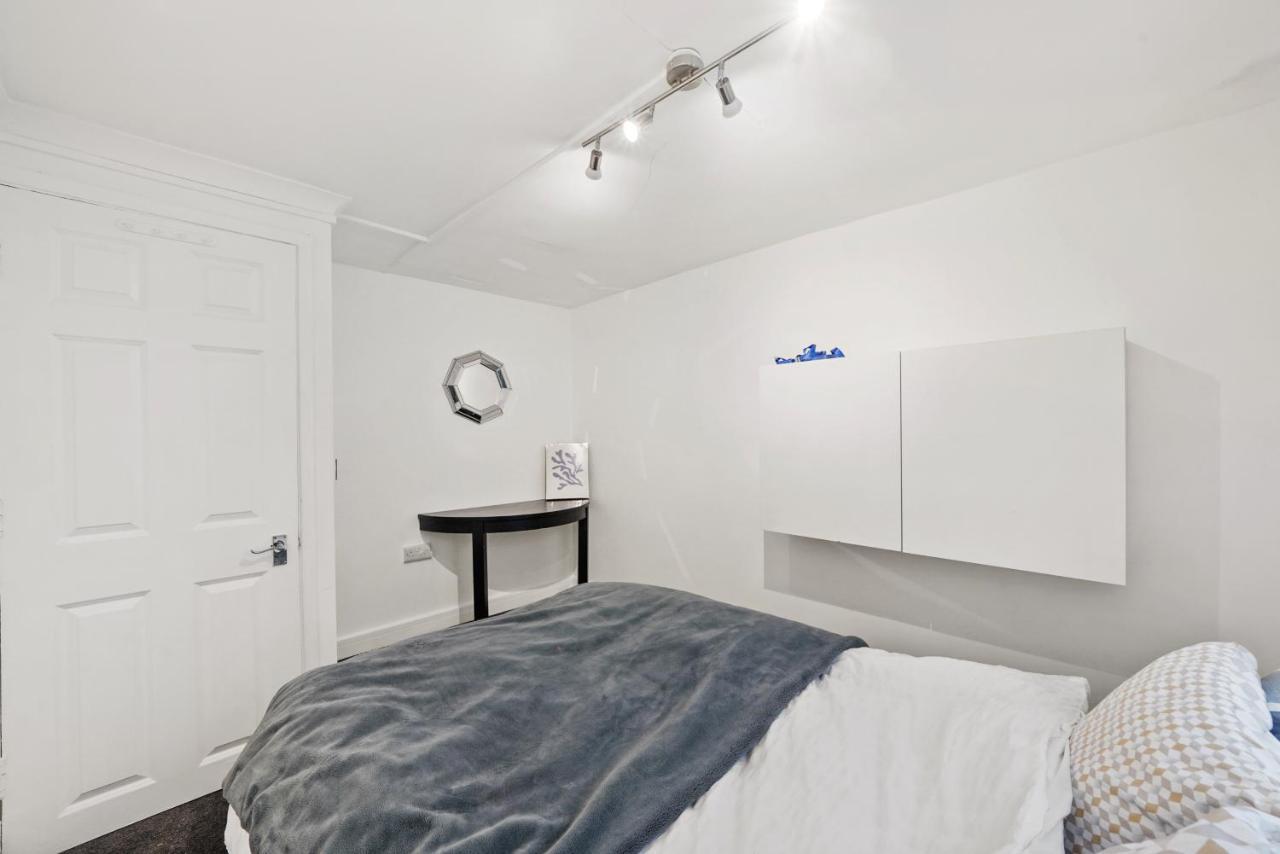 Modern One Bedroom Apartments In Hove Buitenkant foto
